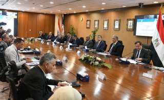 البترول: تنفيذ 12 محطة وقود...