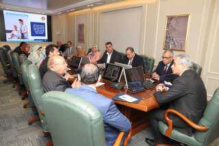 وزير العمل يلتقي اللجنة المُختصة...