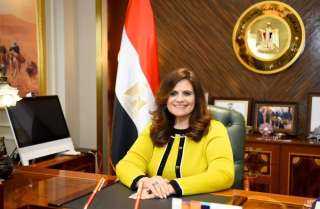 وزيرة الهجرة تعقد لقاء مع...