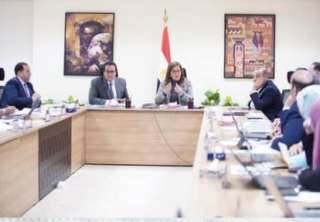 وزيرا التخطيط  والصحة يناقشان...