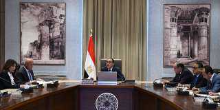 رئيس الوزراء يتابع الموقف التنفيذي...
