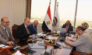 وزير قطاع الأعمال العام يستعرض...