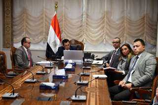 وزير الشباب والرياضة يلتقي اللجنة...