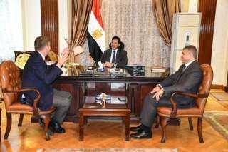 وزير الشباب والرياضة يلتقي مدير...
