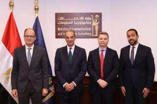 عمرو طلعت يشهد توقيع عقود...
