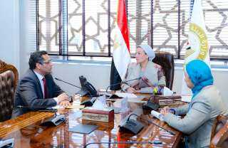 وزيرة البيئة تلتقى نقيب الصحفيين...