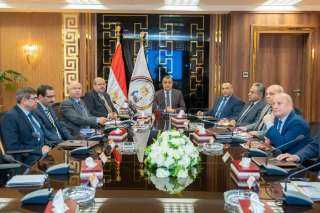”وزير الدولة للإنتاج الحربي” يبحث...