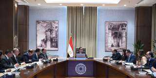 رئيس الوزراء يتابع الموقف التنفيذي...