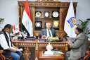 محافظ قنا يستعرض تطبيق منظومة...
