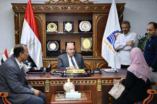 محافظ قنا يواصل استقبال المواطنين...