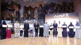 محافظ أسوان يسلم 10 من...