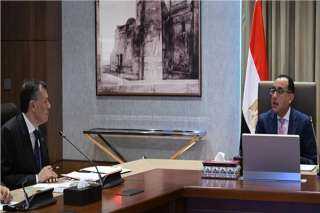 رئيس الوزراء يتابع عددًا من...