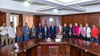 محافظ الاسكندرية يكرم العاملين المتميزين...