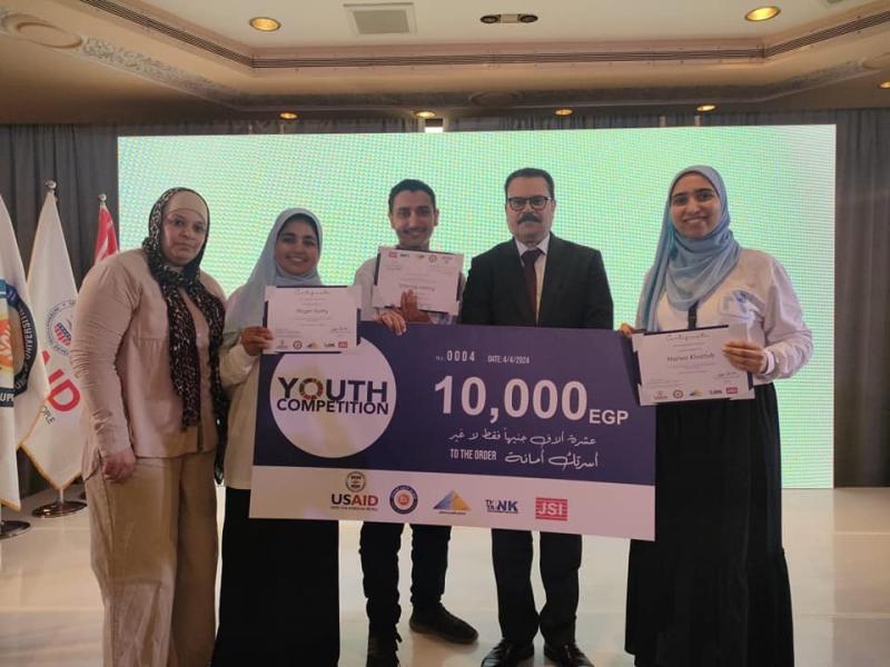 رئيس جامعة الأزهر يهنئ الطلاب الفائزين بجائزة تمكين الشباب من كليتي التمريض والطب البشري