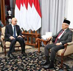السفير المصري يلتقي بنائب رئيس...