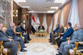 وزير الإنتاج الحربي يهنئ العاملين...