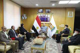 محافظ الوادي الجديد يستقبل الأنبا...