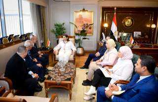 وزيرة الهجرة تستقبل عددا من...
