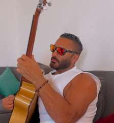 تامر حسني يشارك متابعيه إطلالة...