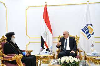 محافظ قنا يستقبل المطران بيمن...
