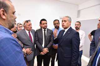 وزير العمل يلتقى عمال مصريين...