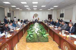 وزير العمل يلتقى مديري مديريات...