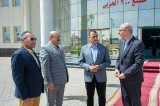 وزير الإنتاج الحربي في زيارة...