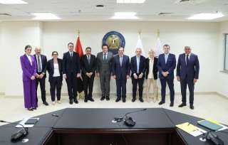 وزيرا الصحة والبترول يشهدان توقيع...