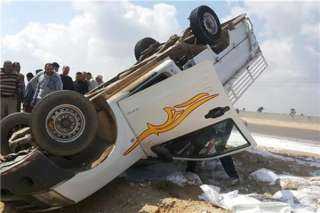 إصابة 15شخصا فى انقلاب سيارة...