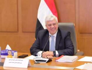 وزير التعليم العالي يهنئ رئيس...