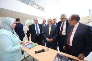 وزير التعليم العالي يتفقد الجامعة...