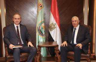 وزير الزراعة يتابع مع سفير...