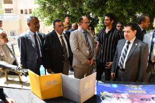 رئيس جامعة حلوان يتفقد كلية...