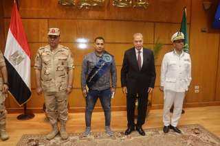 محافظ القليوبية ورئيس جمعية المحاربين...