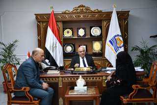 محافظ قنا يستأنف استقبال المواطنين...