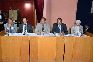 رئيس جامعة حلوان يفتتح الندوة...
