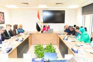 وزيرة البيئة تبحث مع وفد...