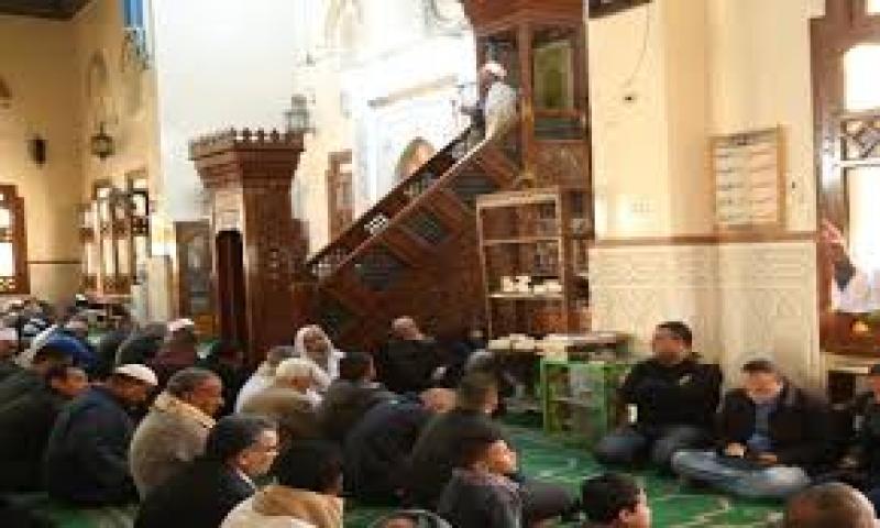 أمانة العامل والصانع وإتقانهما.. موضوع خطبة الجمعة القادمة