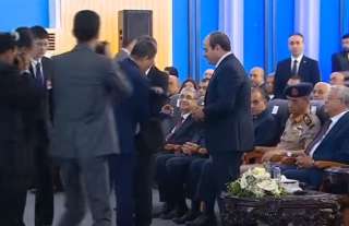 ممثل مجموعة هايير العالمية يهدى...