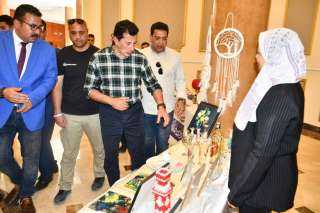 وزير الشباب والرياضة يفتتح معرض...