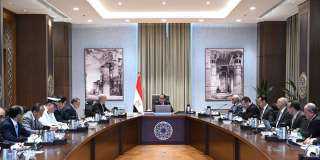 رئيس الوزراء يتابع الموقف التنفيذي...