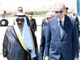أمير دولة الكويت يصل تركيا.....