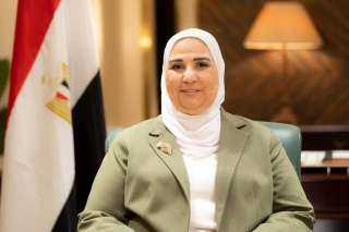 وزيرة التضامن تستعرض تقريرا عن...