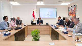 وزير الرى يتابع موقف تحصيل...