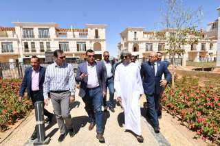 وزير الإسكان بسلطنة عمان والوفد...