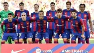 برشلونة يجدد عقد نجم خط...