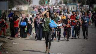 أونروا: 150 ألف شخص فروا...