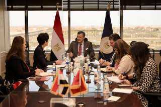 وزير السياحة والآثار يلتقي سفيرة...
