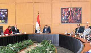 وزير الإسكان يتابع موقف تنفيذ...