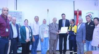 وزارة العمل : تكريم عمال...